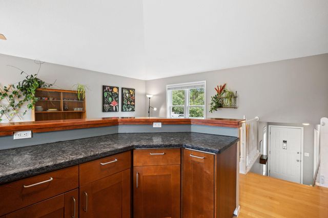 1207 Silverwood Road, Woodbury, MN 55125
