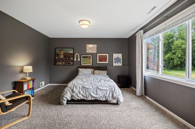 1207 Silverwood Road, Woodbury, MN 55125