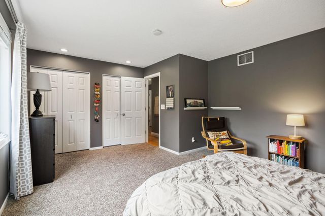 1207 Silverwood Road, Woodbury, MN 55125