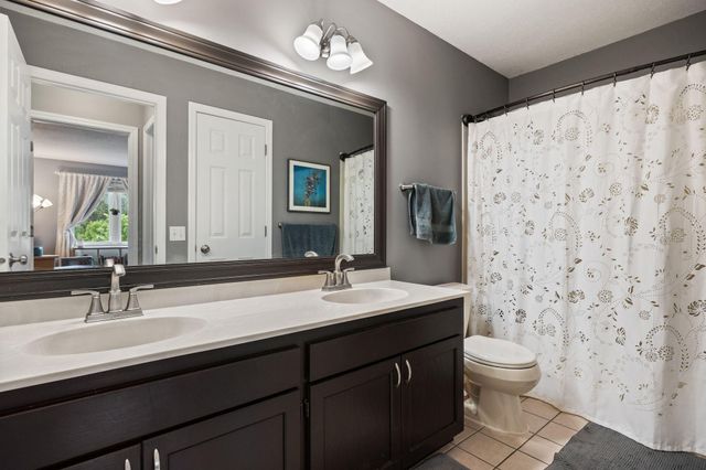1207 Silverwood Road, Woodbury, MN 55125