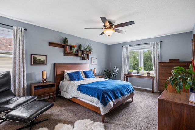 1207 Silverwood Road, Woodbury, MN 55125
