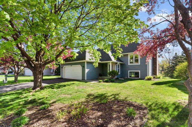 1207 Silverwood Road, Woodbury, MN 55125