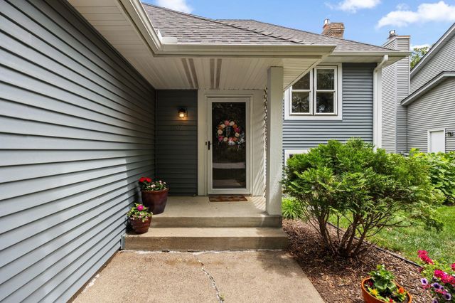 1207 Silverwood Road, Woodbury, MN 55125