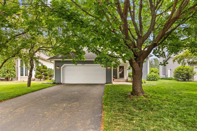 1207 Silverwood Road, Woodbury, MN 55125