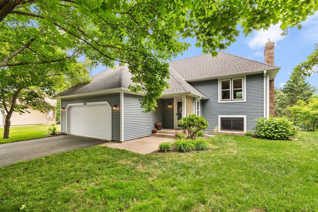 1207 Silverwood Road, Woodbury, MN 55125