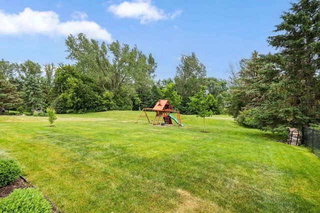 1207 Silverwood Road, Woodbury, MN 55125