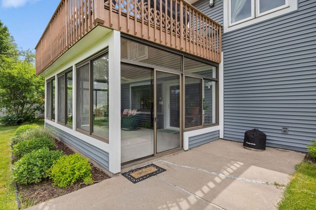 1207 Silverwood Road, Woodbury, MN 55125