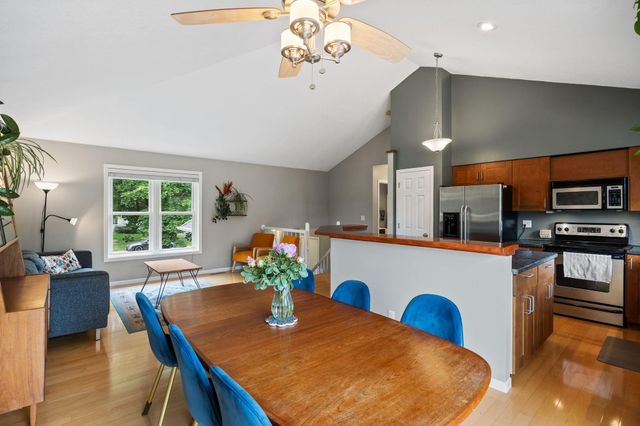1207 Silverwood Road, Woodbury, MN 55125