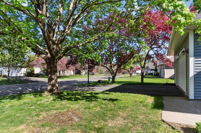 1207 Silverwood Road, Woodbury, MN 55125