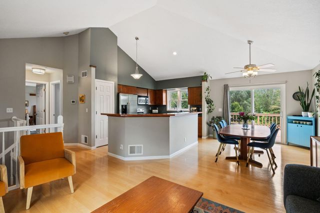 1207 Silverwood Road, Woodbury, MN 55125
