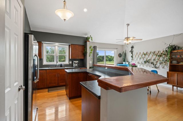 1207 Silverwood Road, Woodbury, MN 55125