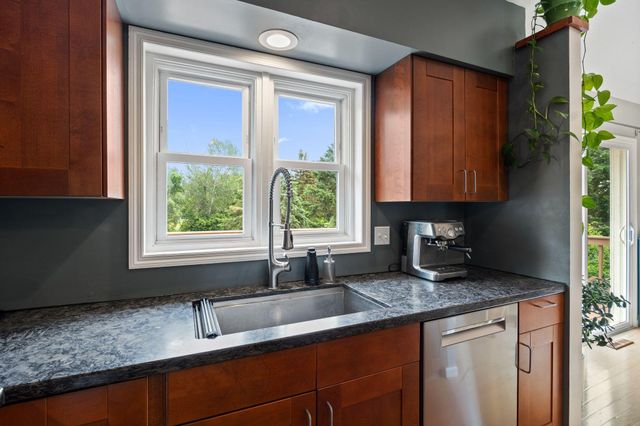 1207 Silverwood Road, Woodbury, MN 55125