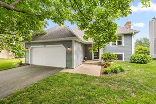 1207 Silverwood Road, Woodbury, MN 55125