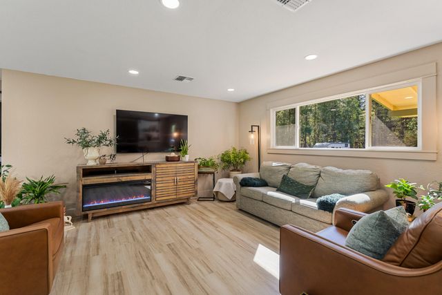 1630 Powell Creek Road, Williams, OR 97544