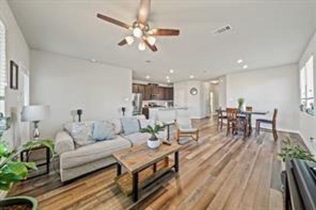 2210 Islawild Way, Texas City, TX 77568