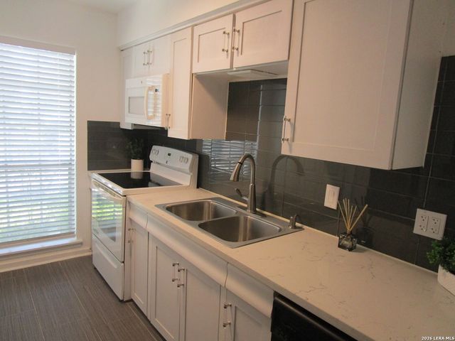 1045 Shook Ave 146 H, Olmos Park, TX 78212