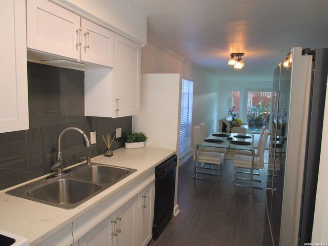 1045 Shook Ave 146 H, Olmos Park, TX 78212