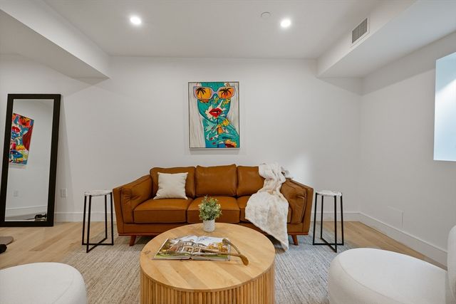 15 Jewett Pl C, Newton, MA 02458