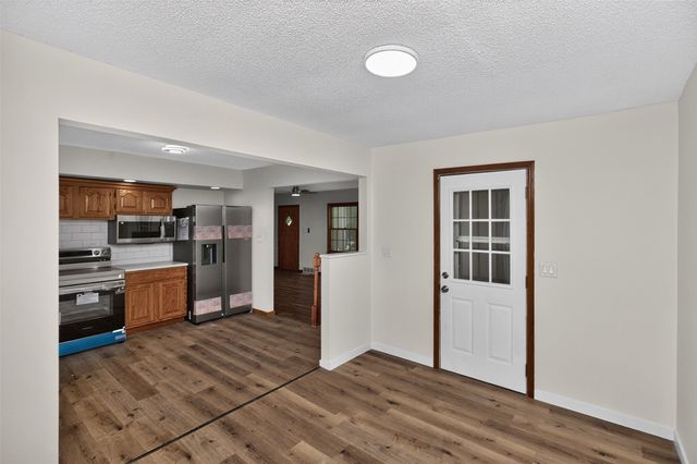8105 Suncrest Drive, Des Moines, IA 50320