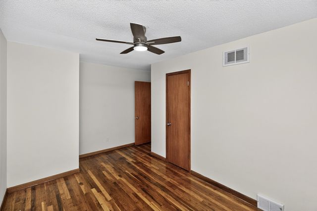 8105 Suncrest Drive, Des Moines, IA 50320