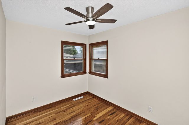 8105 Suncrest Drive, Des Moines, IA 50320