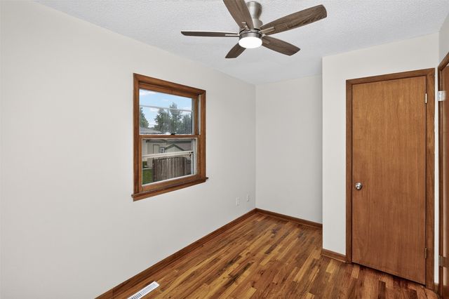 8105 Suncrest Drive, Des Moines, IA 50320