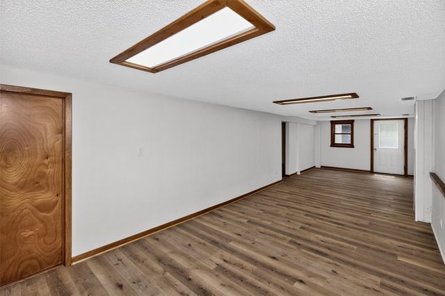 8105 Suncrest Drive, Des Moines, IA 50320