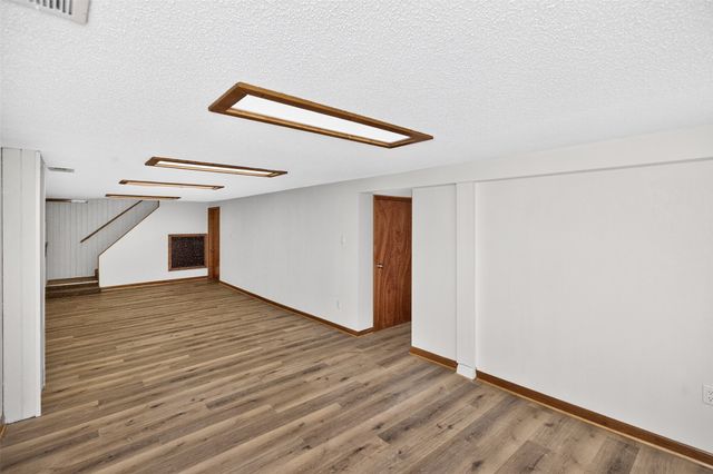 8105 Suncrest Drive, Des Moines, IA 50320