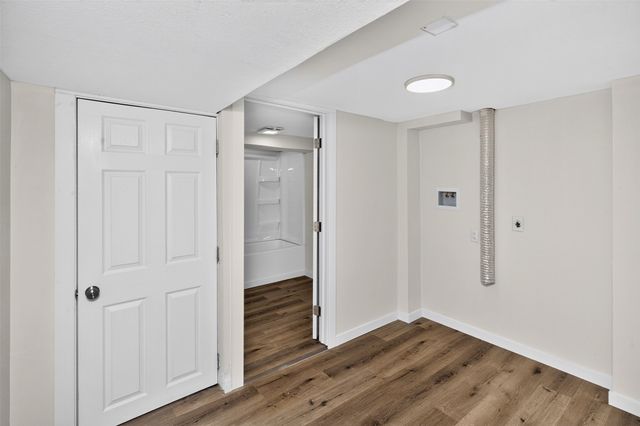 8105 Suncrest Drive, Des Moines, IA 50320