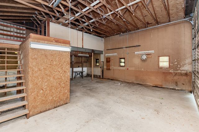 8105 Suncrest Drive, Des Moines, IA 50320
