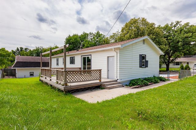 8105 Suncrest Drive, Des Moines, IA 50320
