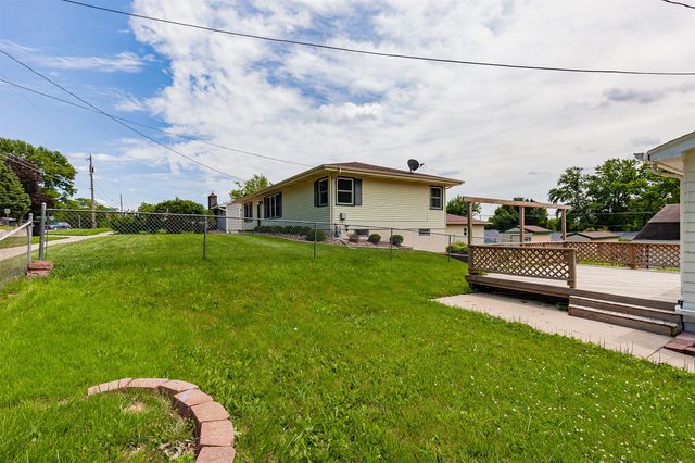 8105 Suncrest Drive, Des Moines, IA 50320