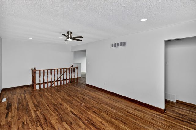 8105 Suncrest Drive, Des Moines, IA 50320