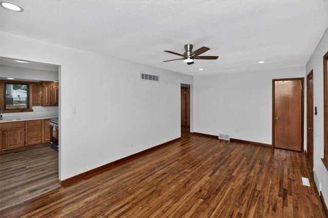 8105 Suncrest Drive, Des Moines, IA 50320