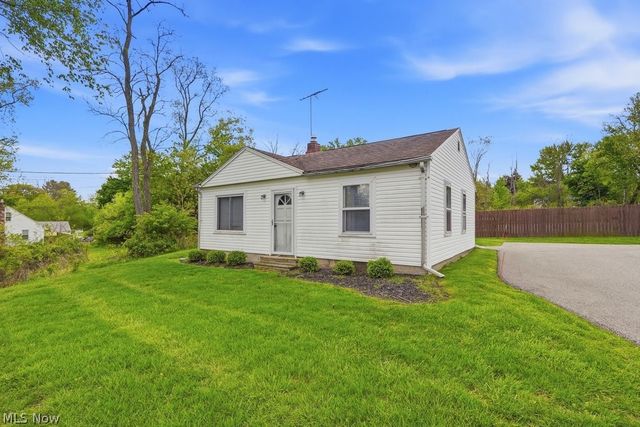 39 Castle Drive, Stow, OH 44262