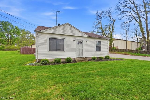 39 Castle Drive, Stow, OH 44262