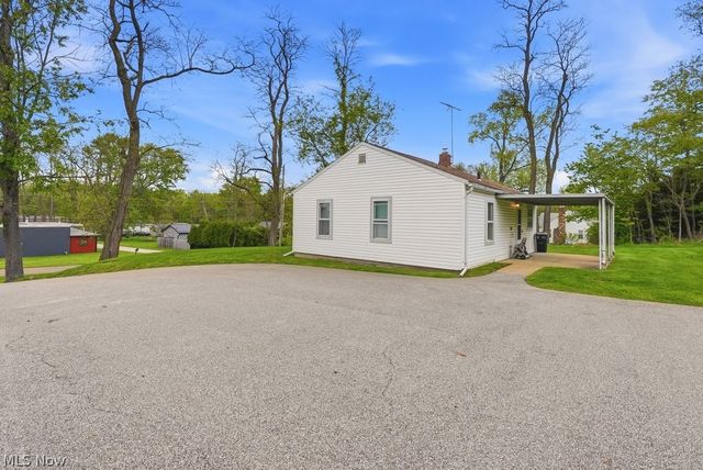 39 Castle Drive, Stow, OH 44262