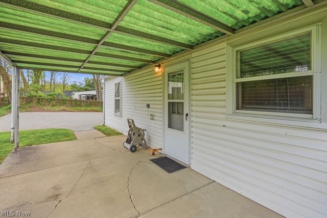 39 Castle Drive, Stow, OH 44262