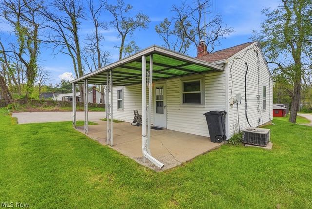 39 Castle Drive, Stow, OH 44262