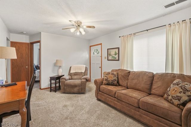 39 Castle Drive, Stow, OH 44262