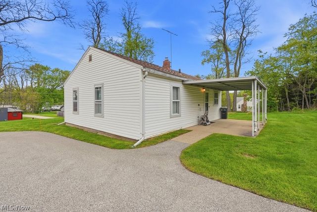 39 Castle Drive, Stow, OH 44262