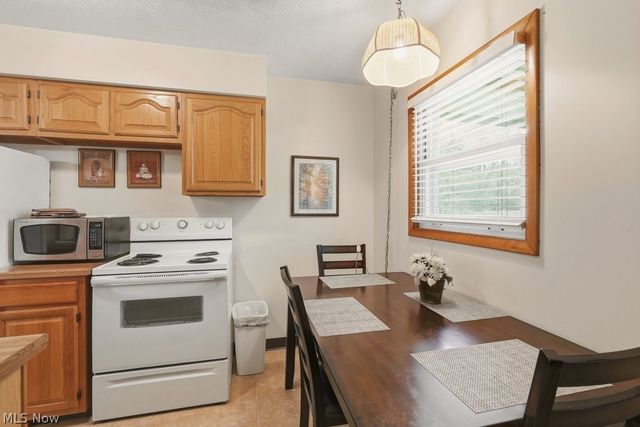 39 Castle Drive, Stow, OH 44262