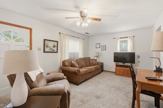 39 Castle Drive, Stow, OH 44262