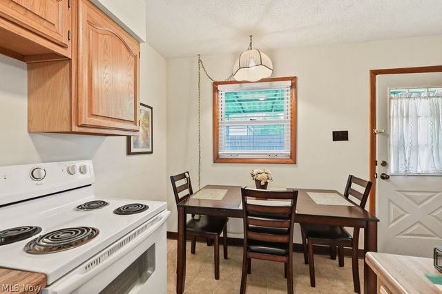 39 Castle Drive, Stow, OH 44262