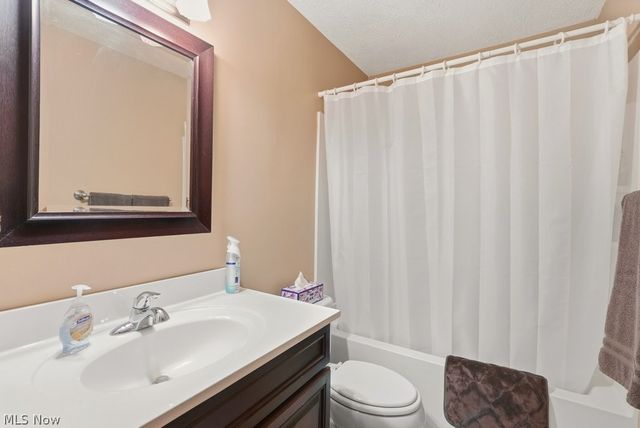 39 Castle Drive, Stow, OH 44262