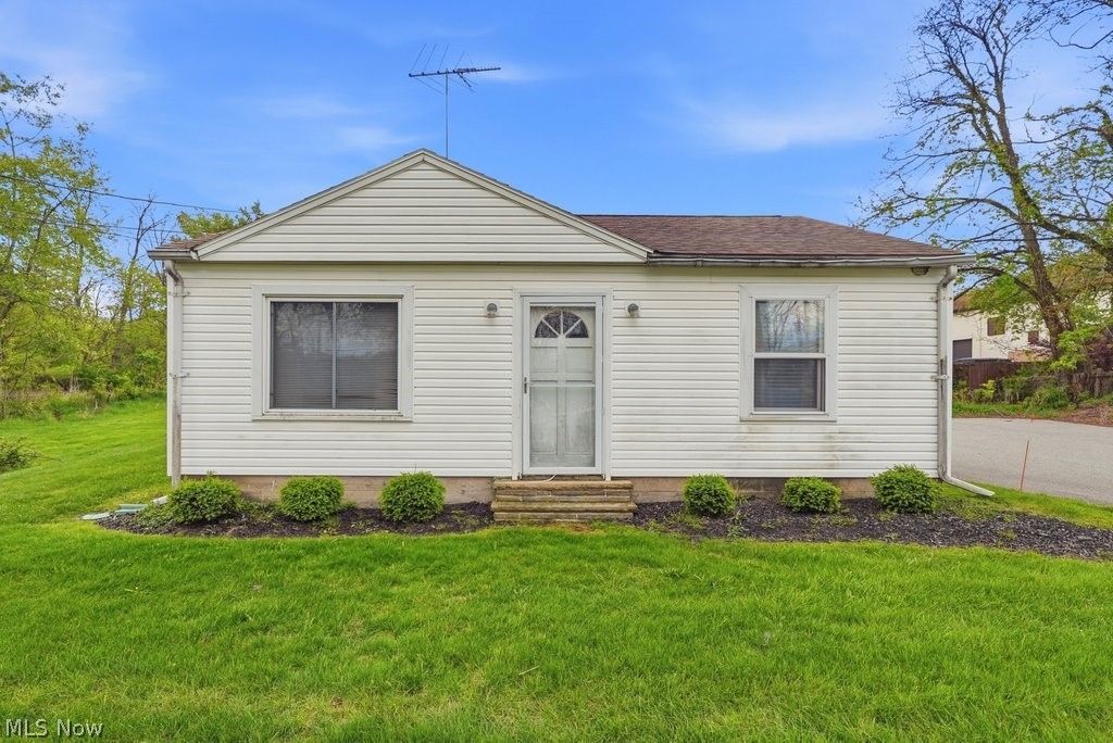 39 Castle Drive, Stow, OH 44262