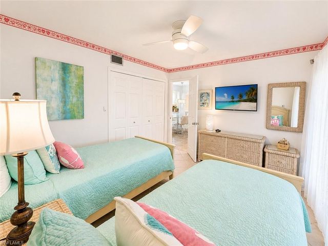 600 Neapolitan WAY 449, Naples, FL 34103