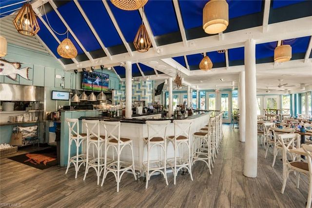 600 Neapolitan WAY 449, Naples, FL 34103