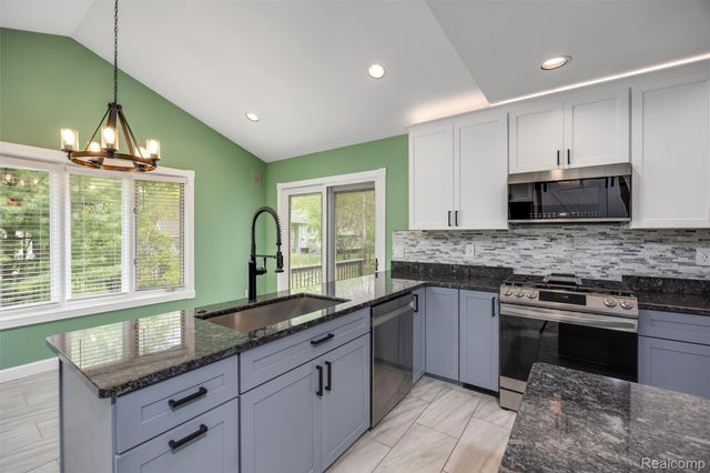 3600 Woodview Avenue, West Bloomfield Charter Township, MI 48324