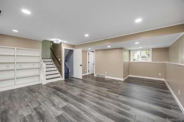 3600 Woodview Avenue, West Bloomfield Charter Township, MI 48324